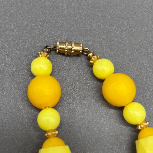 Vintage Mod Yellow Thermoset Plastic Bead Necklace Faceted Gold Tone Spacers 30" - Picture 5 of 7